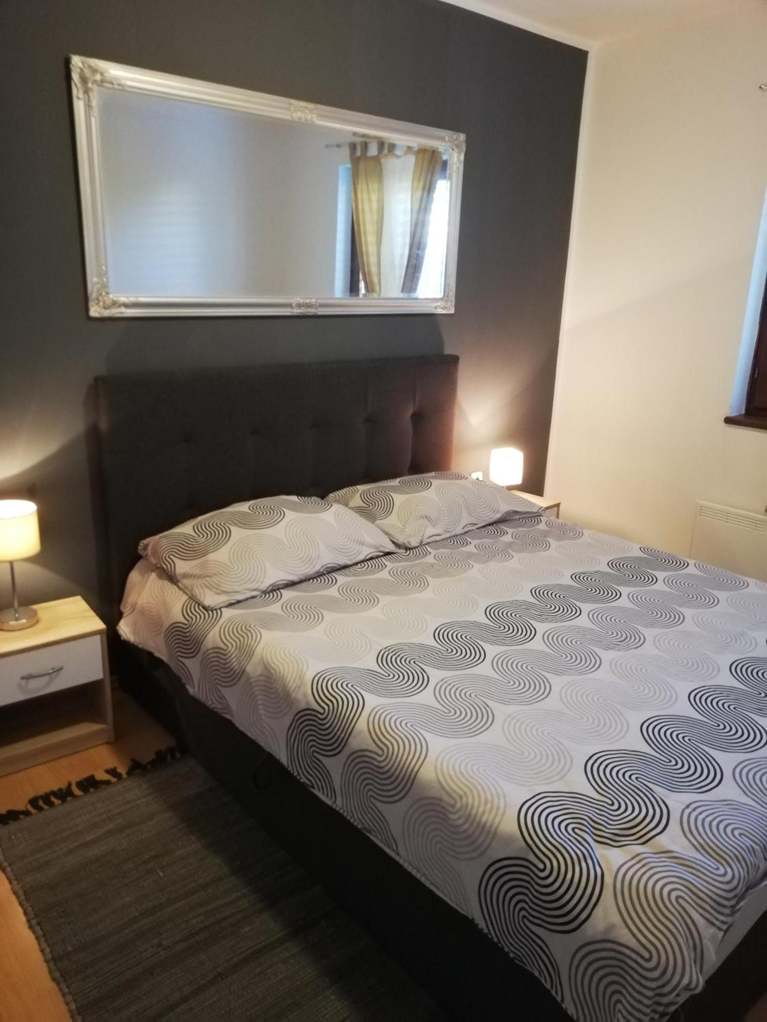 Apartments Poretti For 2,In Center Parking Free In The Yard,6 Min Beach Walk Ρόβινι Εξωτερικό φωτογραφία