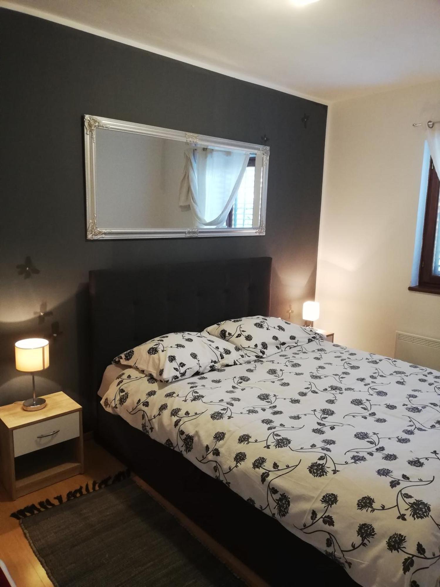 Apartments Poretti For 2,In Center Parking Free In The Yard,6 Min Beach Walk Ρόβινι Εξωτερικό φωτογραφία