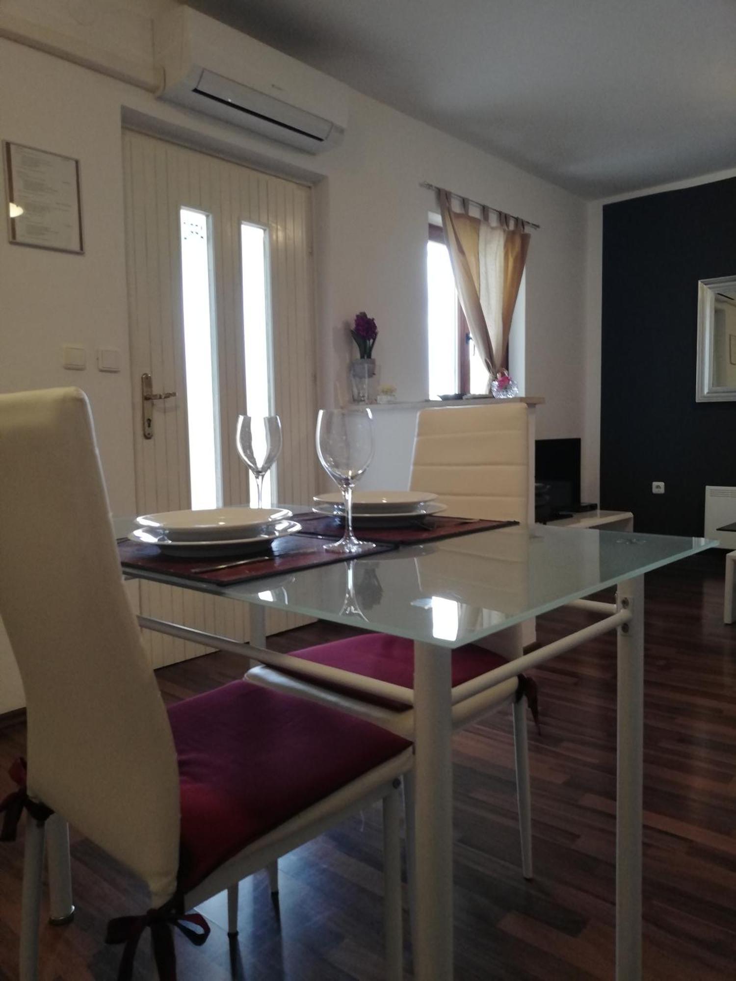 Apartments Poretti For 2,In Center Parking Free In The Yard,6 Min Beach Walk Ρόβινι Εξωτερικό φωτογραφία