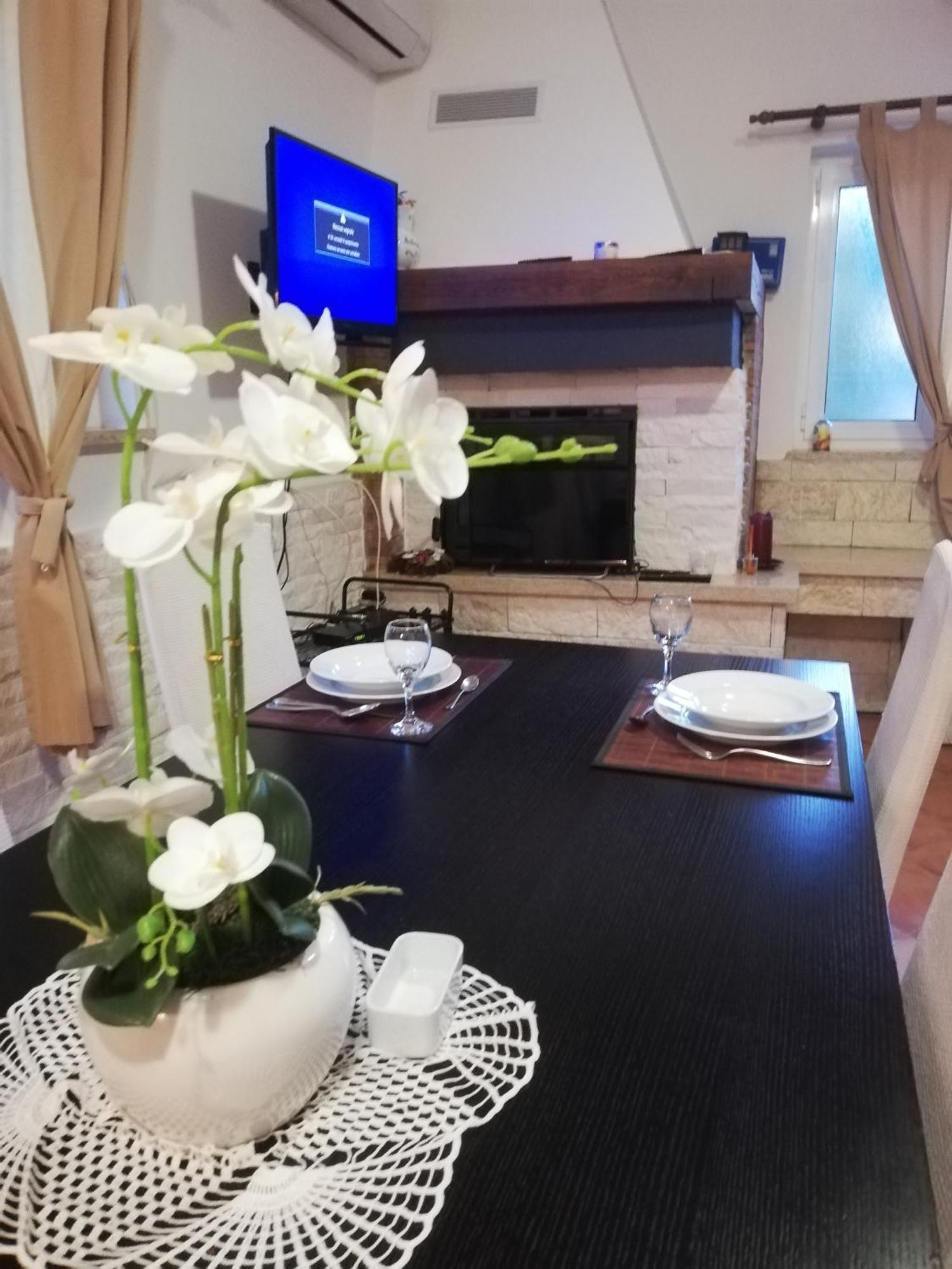 Apartments Poretti For 2,In Center Parking Free In The Yard,6 Min Beach Walk Ρόβινι Εξωτερικό φωτογραφία